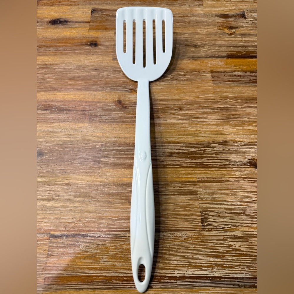 Elegant Vintage Melamine Heat Resistant White Slotted Turner Spatula 14”